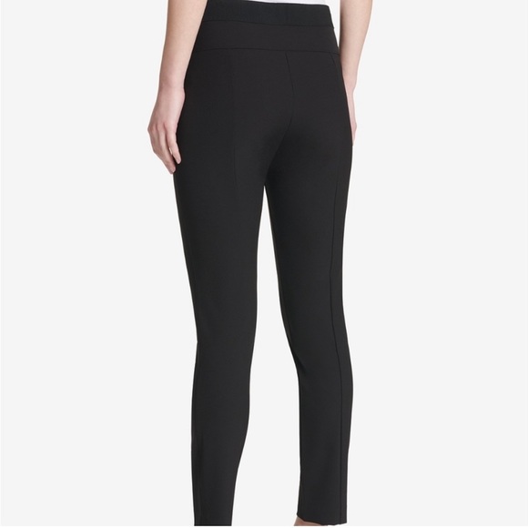Calvin Klein Stretch Skinny
Pants
Size 4 - Picture 2 of 14
